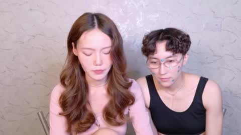 Li long hair and Ru short hair online show from 07.26.26