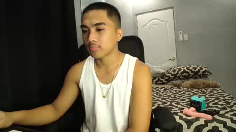 Adrianne online show from 10.04.25