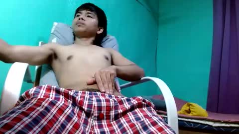 Snapshot of pinoymonstercock_xx chatting on 10.25.25 WIN WIN JAY AR online show from 10.25.25