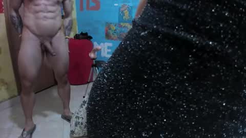 Snapshot of pipeshowtime chatting on 11.27.25 VALENTINA y PIPE online show from 11.27.25