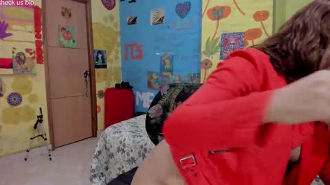 Snapshot of pipeshowtime chatting on 11.30.25 VALENTINA y PIPE online show from 11.30.25