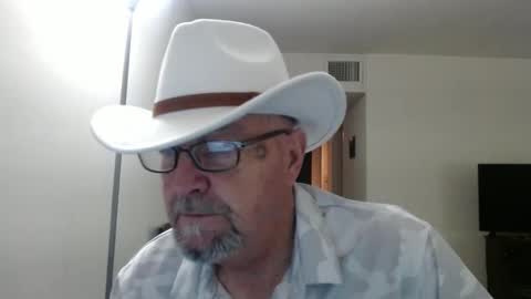 Snapshot of pipewizard chatting on 02.12.25 pipewizard online show from 02.12.25