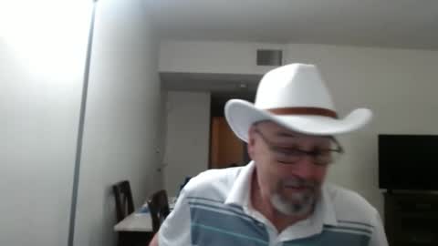 Snapshot of pipewizard chatting on 03.03.25 pipewizard online show from 03.03.25