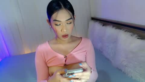 Snapshot of piroulita chatting on 01.08.25 Ari online show from 01.08.25