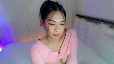 Snapshot of piroulita chatting on 02.12.25 Ari online show from 02.12.25