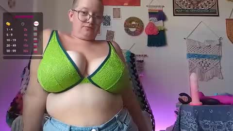 Snapshot of pisces_princess_ chatting on 12.10.24 Em online show from 12.10.24