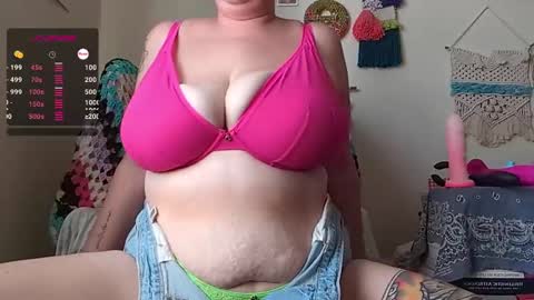 Snapshot of pisces_princess_ chatting on 12.15.24 Em online show from 12.15.24