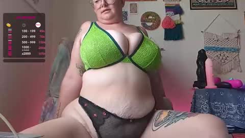 Snapshot of pisces_princess_ chatting on 02.12.25 Em online show from 02.12.25