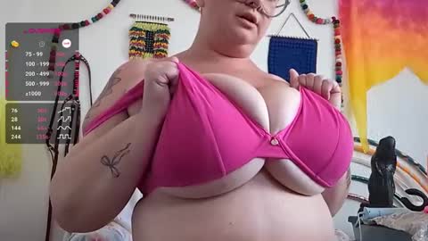 Snapshot of pisces_princess_ chatting on 09.12.25 Em online show from 09.12.25