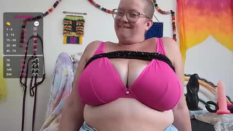 Snapshot of pisces_princess_ chatting on 10.10.25 Em online show from 10.10.25