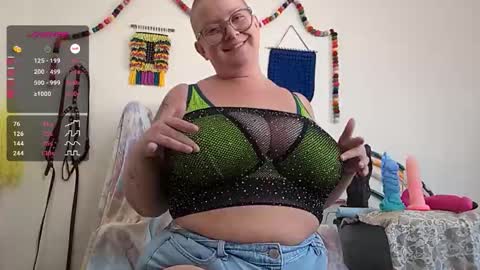 Snapshot of pisces_princess_ chatting on 11.01.25 Em online show from 11.01.25