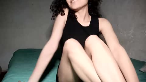 Snapshot of piscis_dreams chatting on 12.25.24 PiscisDreams online show from 12.25.24