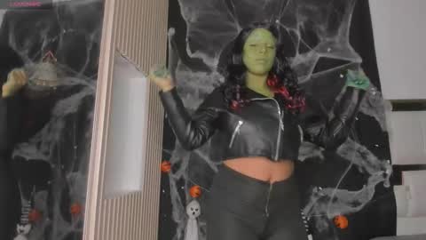 Snapshot of pittandlunaa69 chatting on 10.30.25 PittAndLunaa69 online show from 10.30.25