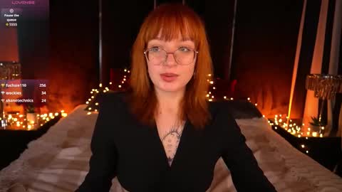 Snapshot of pixiepeachh chatting on 12.23.25 pixiepeachh online show from 12.23.25