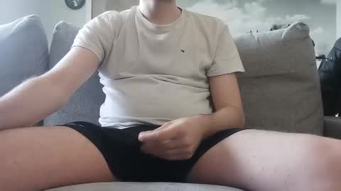 Snapshot of pladplad chatting on 12.08.24 PLADPLAS online show from 12.08.24