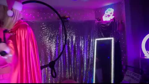 Snapshot of plasticfuckdoll chatting on 12.26.24 Dumb bimbo fuck doll online show from 12.26.24