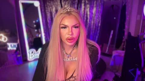 Snapshot of plasticfuckdoll chatting on 01.18.25 Dumb bimbo fuck doll online show from 01.18.25