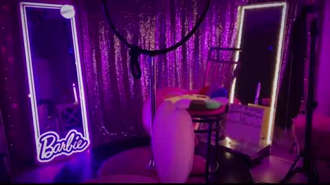 Snapshot of plasticfuckdoll chatting on 01.25.25 Dumb bimbo fuck doll online show from 01.25.25