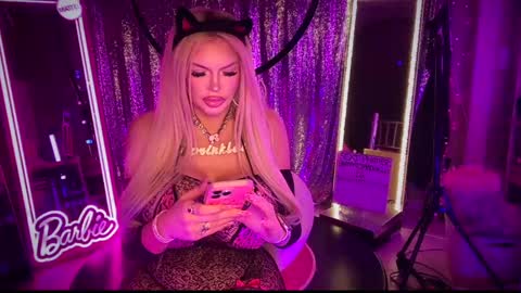 Snapshot of plasticfuckdoll chatting on 01.26.25 Dumb bimbo fuck doll online show from 01.26.25