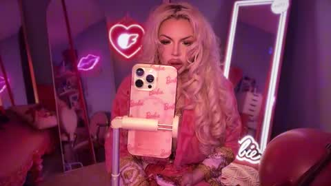 Snapshot of plasticfuckdoll chatting on 11.06.25 Dumb bimbo fuck doll online show from 11.06.25