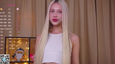 Snapshot of platinum_babe chatting on 10.05.25 Ennie online show from 10.05.25