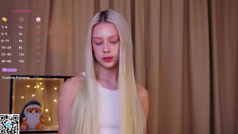 Snapshot of platinum_babe chatting on 10.06.25 Ennie online show from 10.06.25