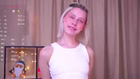 Snapshot of platinum_babe chatting on 10.19.25 Ennie online show from 10.19.25