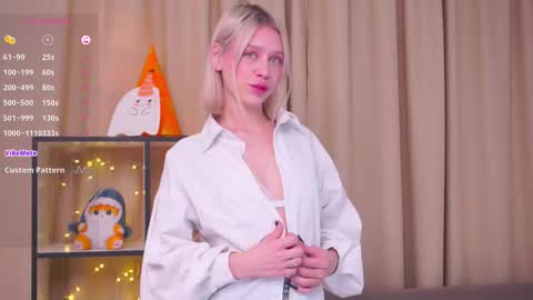 Snapshot of platinum_babe chatting on 10.30.25 Ennie online show from 10.30.25