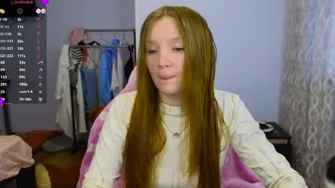 Snapshot of playful_mary chatting on 04.03.26 Masha online show from 04.03.26