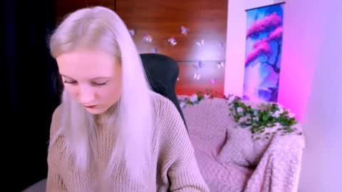 Snapshot of playful_sophie chatting on 12.28.24 Sophie online show from 12.28.24