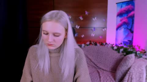 Snapshot of playful_sophie chatting on 12.28.24 Sophie online show from 12.28.24