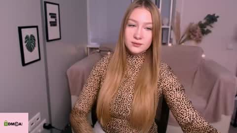 Snapshot of playful_sophie chatting on 01.04.25 Sophie online show from 01.04.25