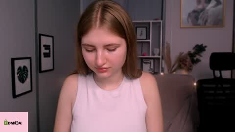 Snapshot of playful_sophie chatting on 01.04.25 Sophie online show from 01.04.25