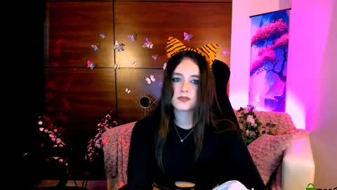 Snapshot of playful_sophie chatting on 01.06.25 Sophie online show from 01.06.25
