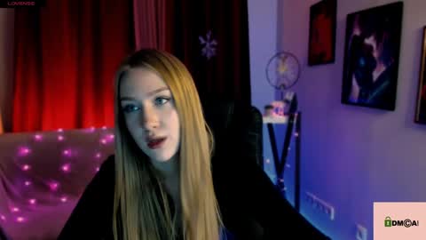 Snapshot of playful_sophie chatting on 01.07.25 Sophie online show from 01.07.25