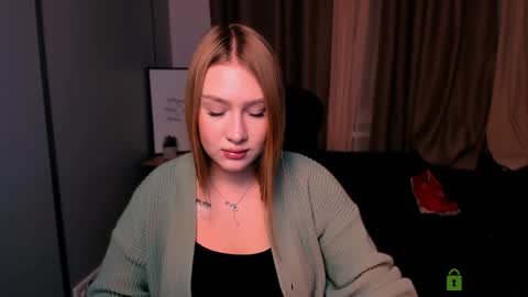 Snapshot of playful_sophie chatting on 01.22.25 Sophie online show from 01.22.25