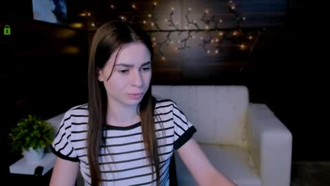 Snapshot of playful_sophie chatting on 01.25.25 Sophie online show from 01.25.25