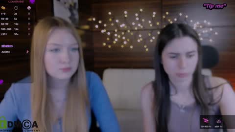 Snapshot of playful_sophie chatting on 01.28.25 Sophie online show from 01.28.25