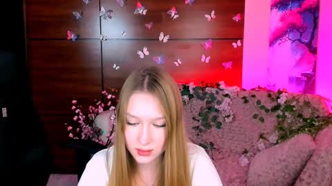Snapshot of playful_sophie chatting on 02.02.25 Sophie online show from 02.02.25