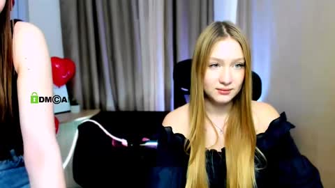 Snapshot of playful_sophie chatting on 02.18.25 Sophie online show from 02.18.25