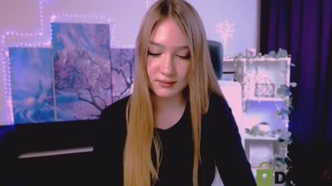 Snapshot of playful_sophie chatting on 02.19.25 Sophie online show from 02.19.25