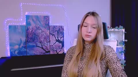 Snapshot of playful_sophie chatting on 02.21.25 Sophie online show from 02.21.25