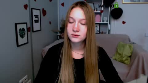 Snapshot of playful_sophie chatting on 02.23.25 Sophie online show from 02.23.25