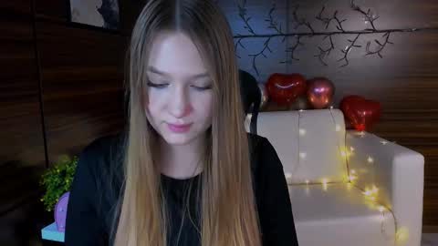 Snapshot of playful_sophie chatting on 03.04.25 Sophie online show from 03.04.25