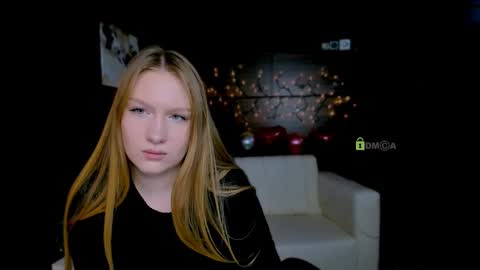 Snapshot of playful_sophie chatting on 03.07.25 Sophie online show from 03.07.25