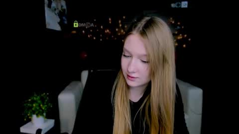 Snapshot of playful_sophie chatting on 03.07.25 Sophie online show from 03.07.25