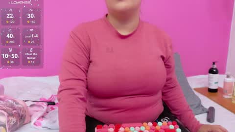 Snapshot of playfulcurvymommy chatting on 09.20.25 Scarlett online show from 09.20.25