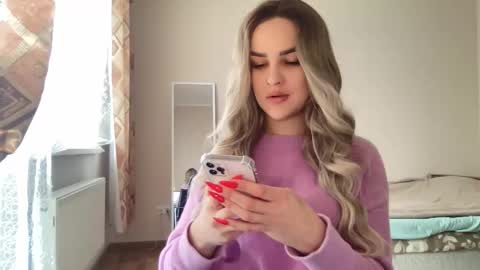 Mia online show from 10.06.25