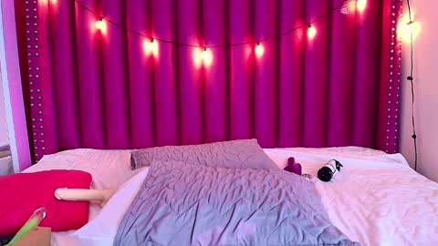 Snapshot of playfuljust_18 chatting on 12.23.24 SAMARA online show from 12.23.24