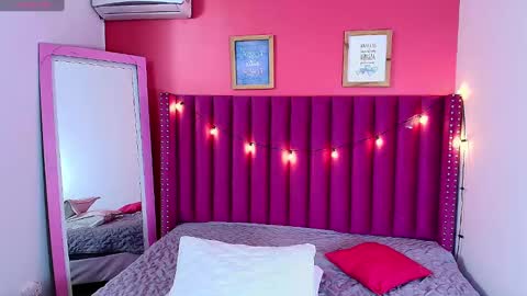 Snapshot of playfuljust_18 chatting on 12.25.24 SAMARA online show from 12.25.24